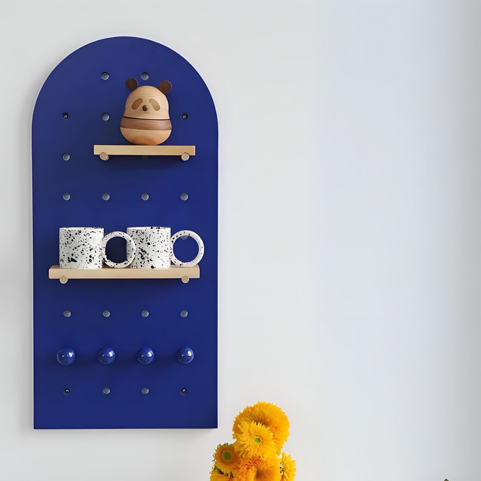 アーチ型有孔ボード壁収納 