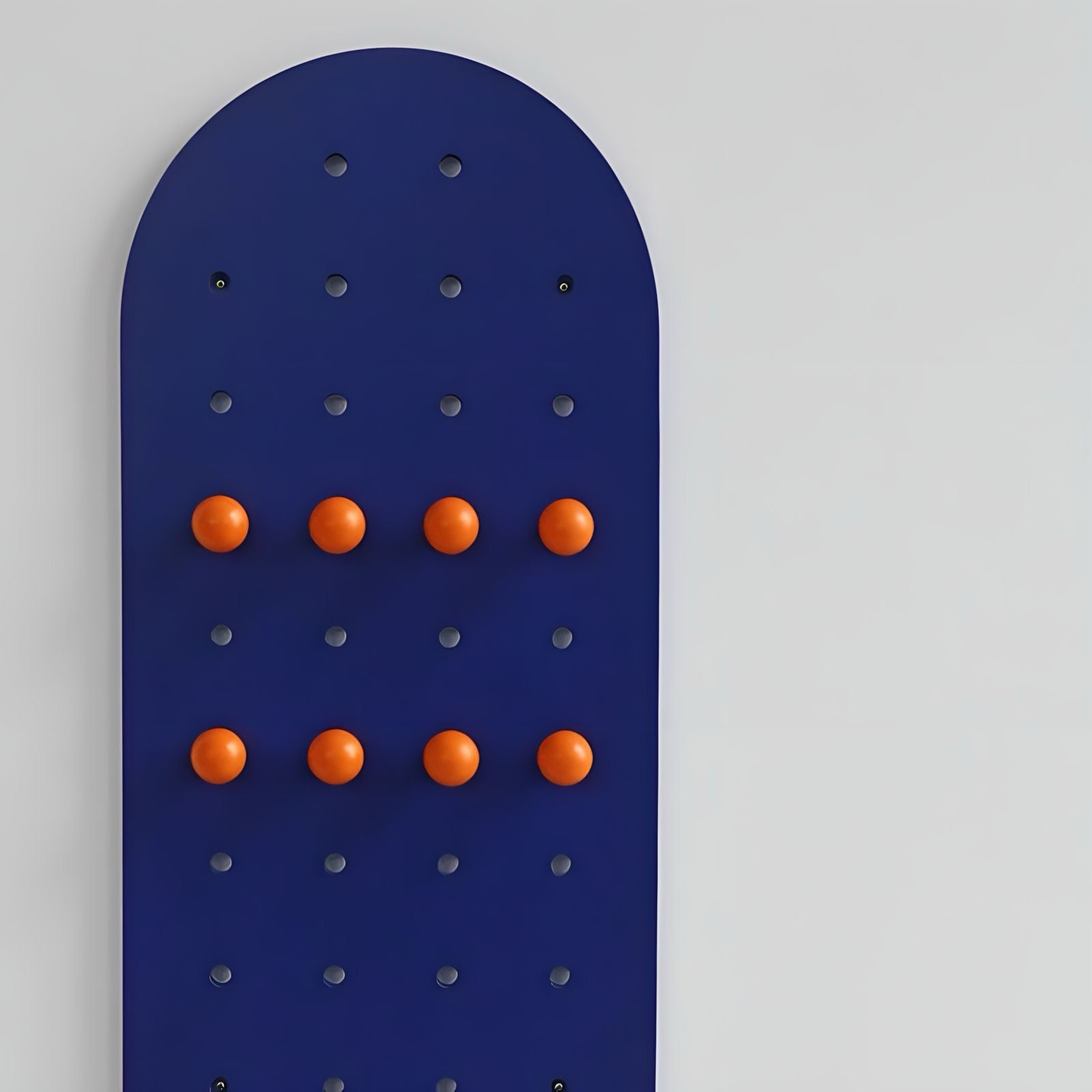 アーチ型有孔ボード壁収納 