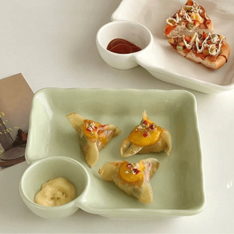 タレ用プレート付き餃子プレート / Dumpling plate with sauce dish - kocol