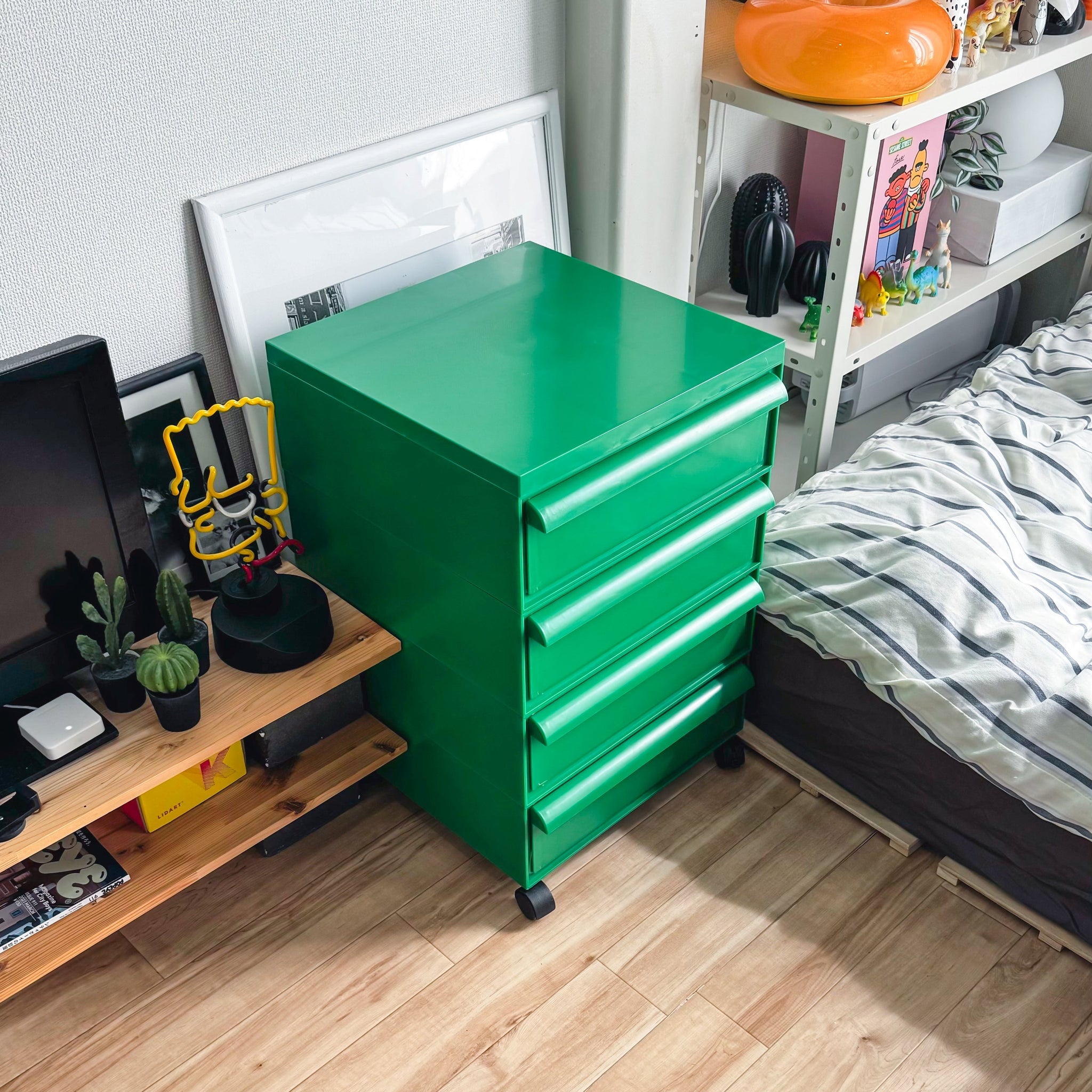 モダンカラフル可動式キャビネット kocol