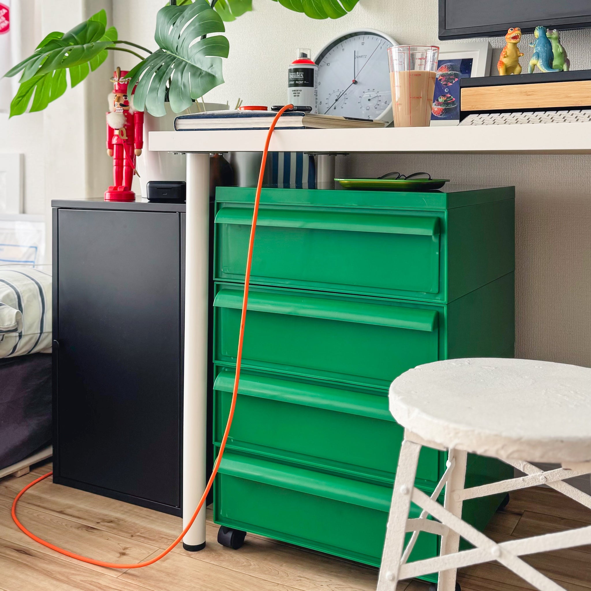 モダンカラフル可動式キャビネット kocol