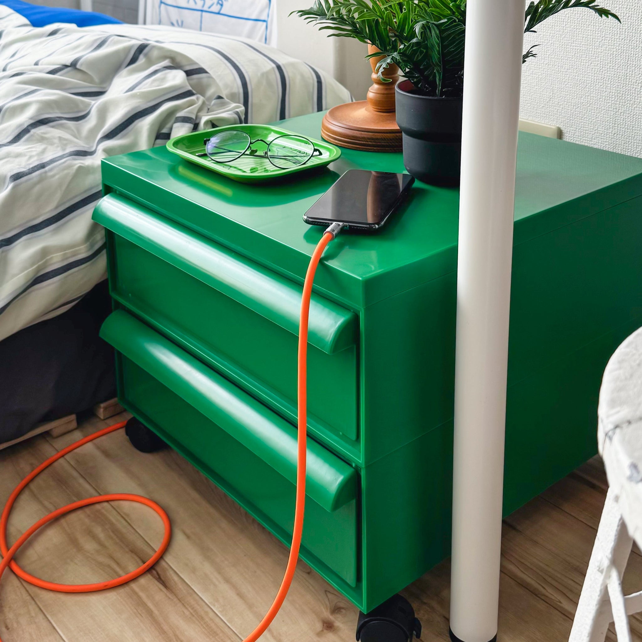 モダンカラフル可動式キャビネット kocol