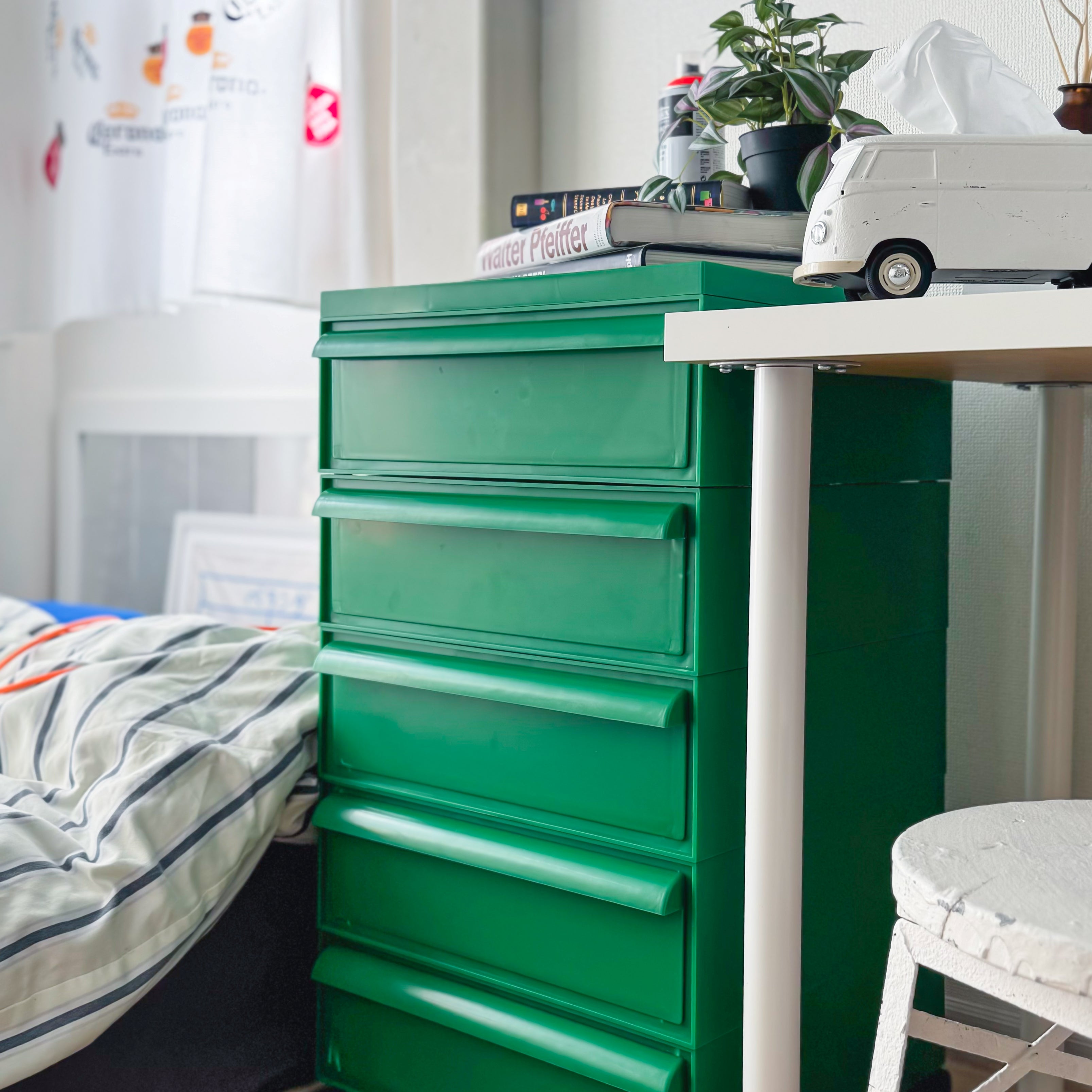 モダンカラフル可動式キャビネット kocol