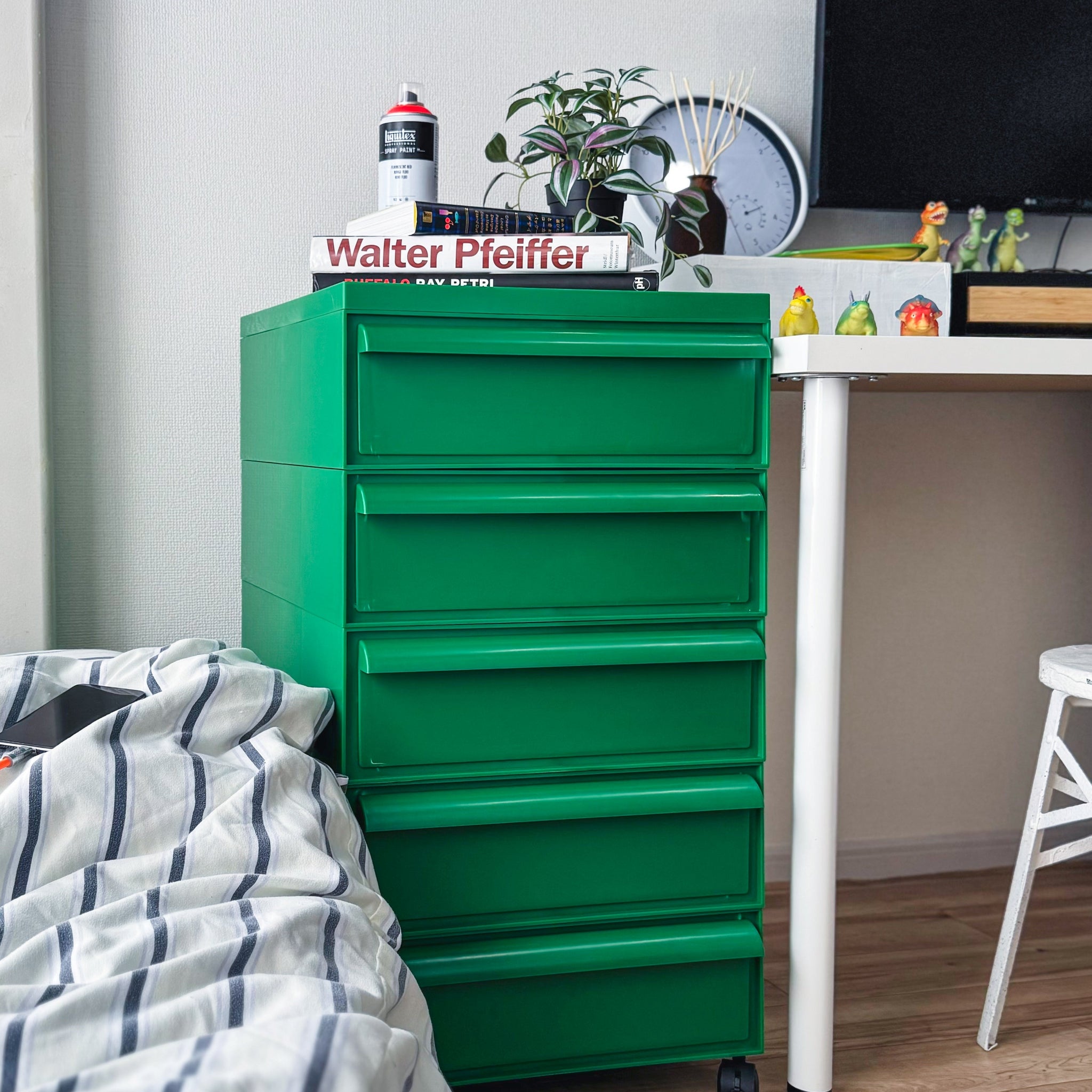 モダンカラフル可動式キャビネット kocol