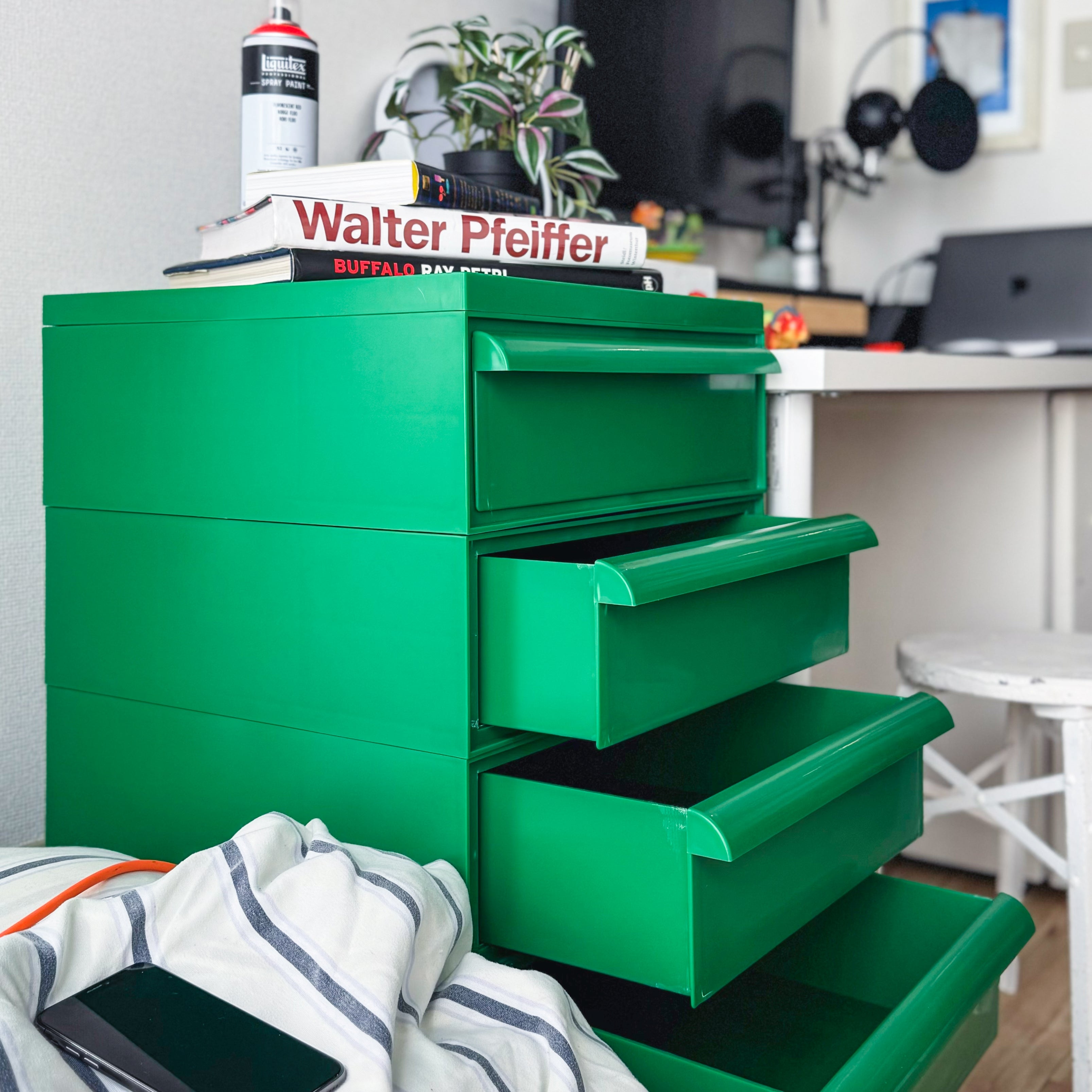 モダンカラフル可動式キャビネット kocol