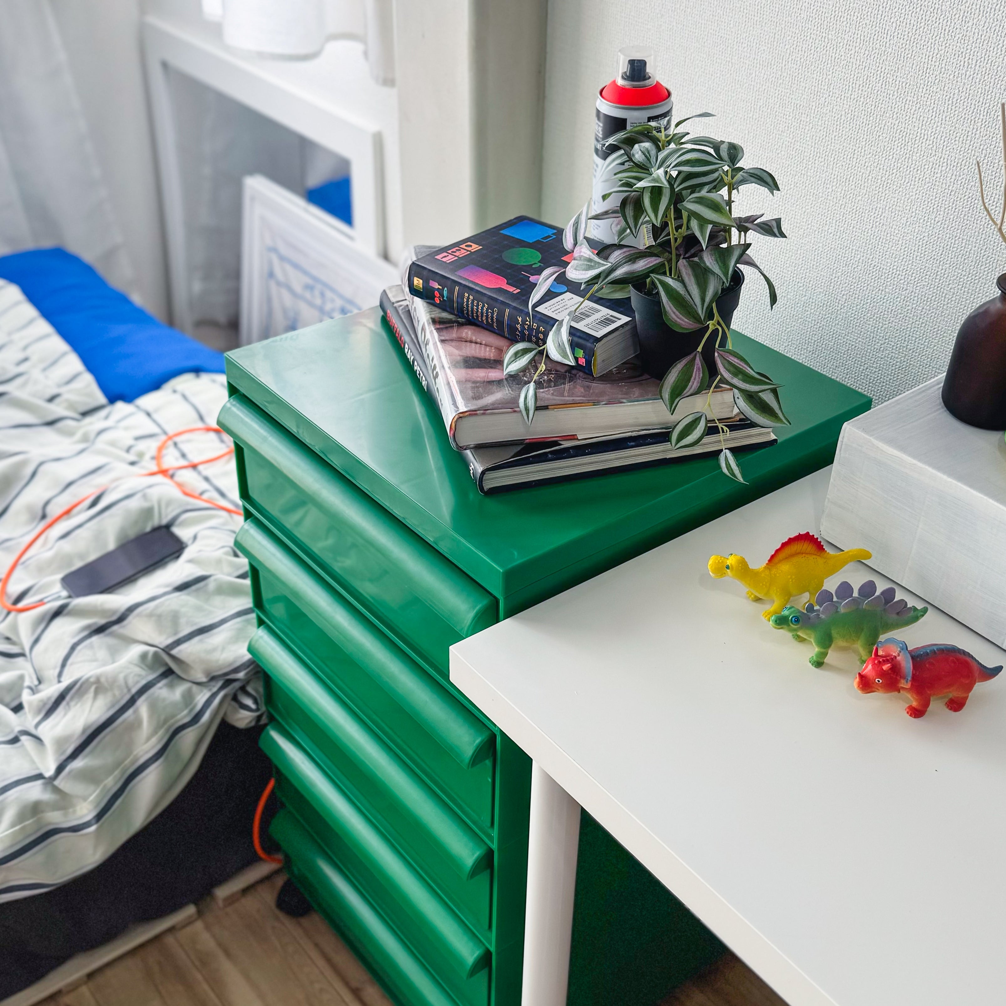 モダンカラフル可動式キャビネット kocol