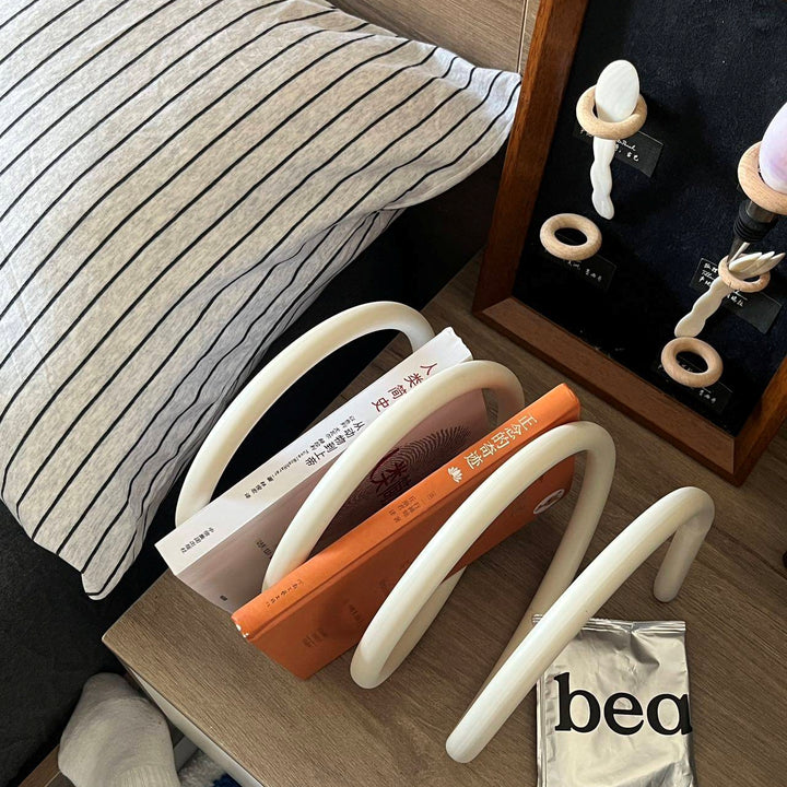 スパイラルアーチチューブブックスタンド