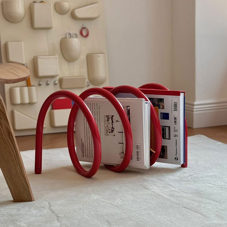 スパイラルアーチチューブブックスタンド