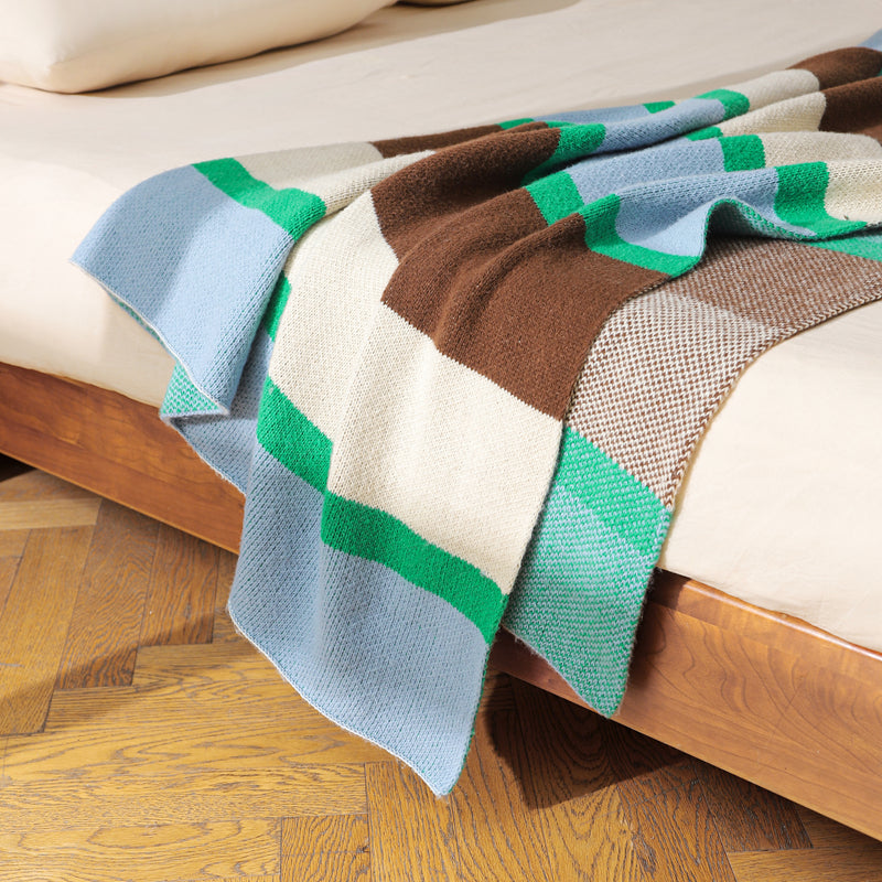 Multi-border knit blanket