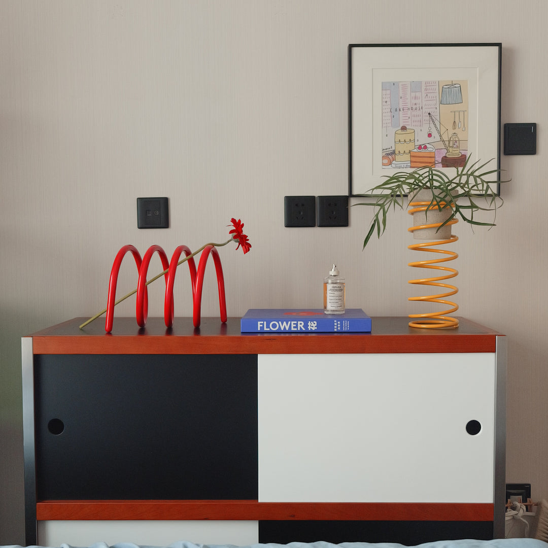 スパイラルアーチチューブブックスタンド