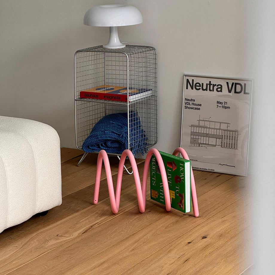 スパイラルアーチチューブブックスタンド