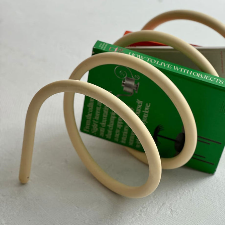 スパイラルアーチチューブブックスタンド