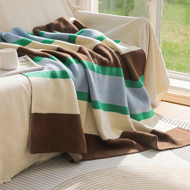 Multi-border knit blanket