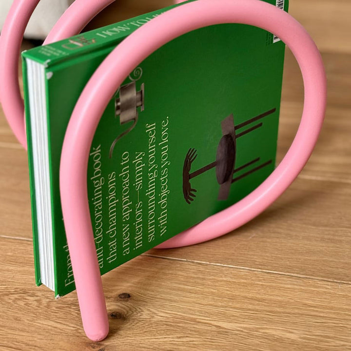 スパイラルアーチチューブブックスタンド