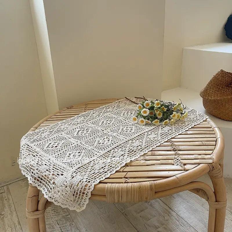 かぎ針編みレーステーブルクロス / Crocheted Lace Tablecloth - kocol