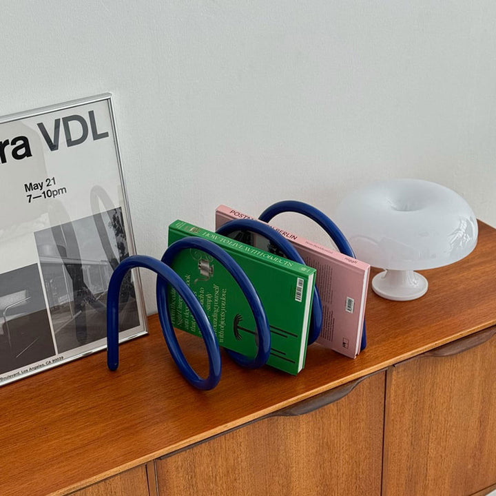 スパイラルアーチチューブブックスタンド