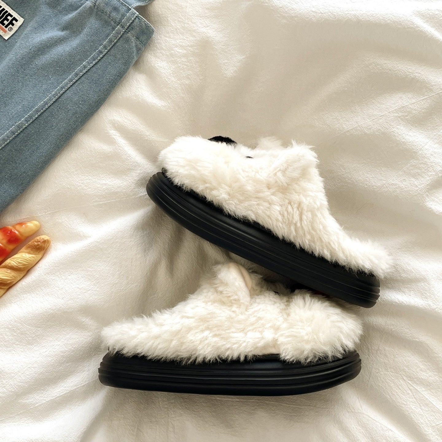 ふわふわ舌ペロドッグルームシューズ クリーム