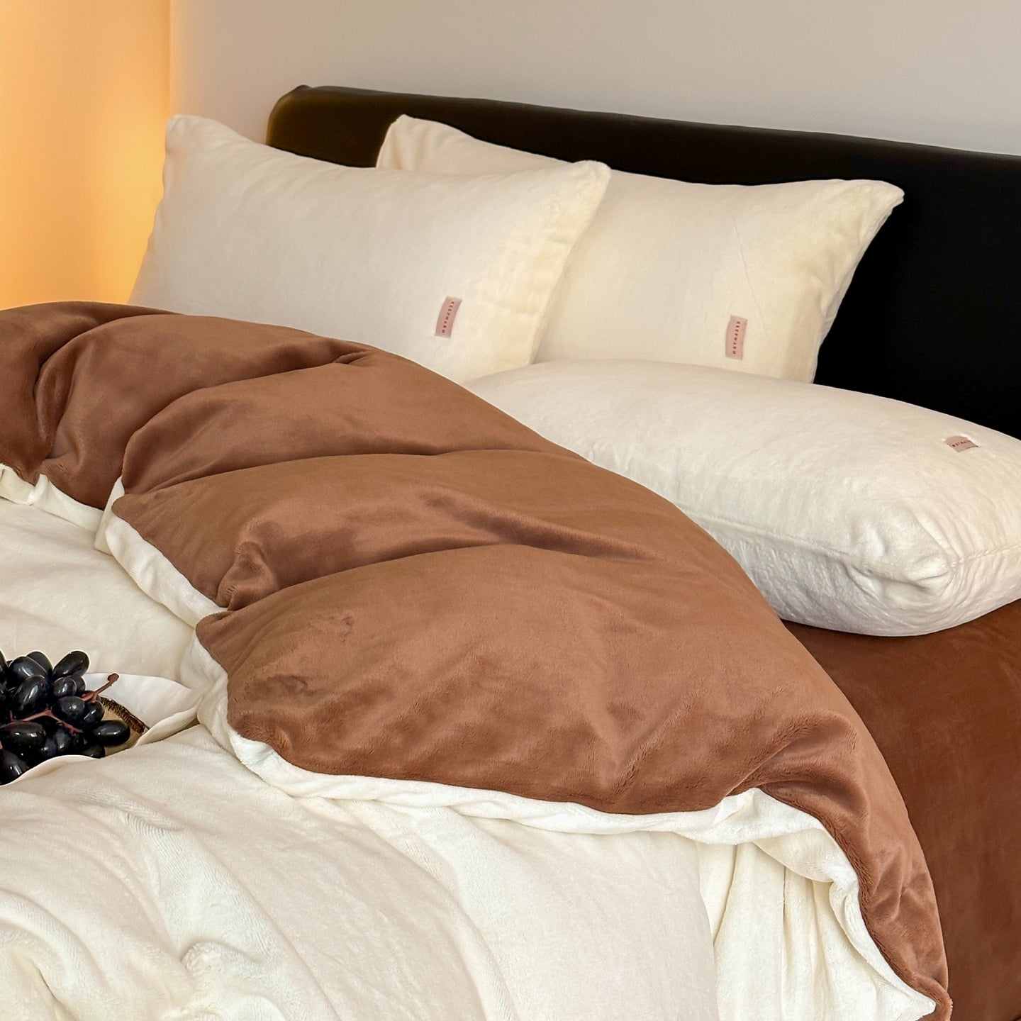 Double-color milk fleece bedding set, cream brown