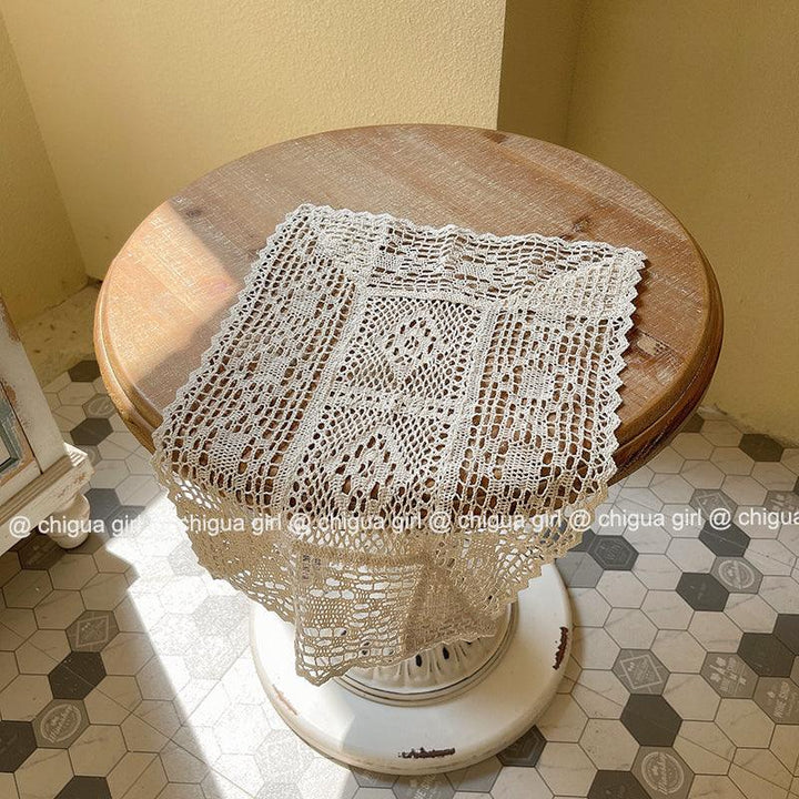 かぎ針編みレーステーブルクロス / Crocheted Lace Tablecloth - kocol