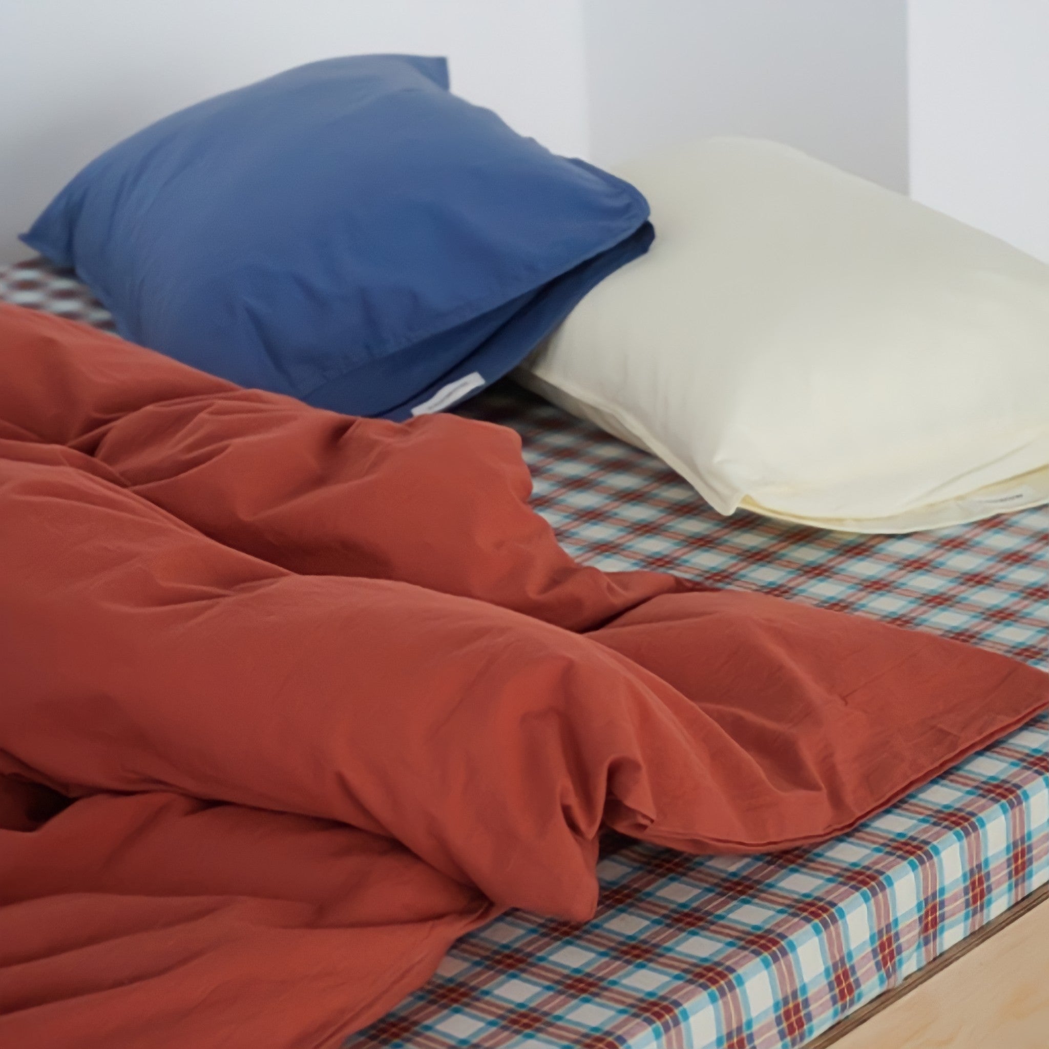 Pure cotton nuanced pastel duvet cover, red