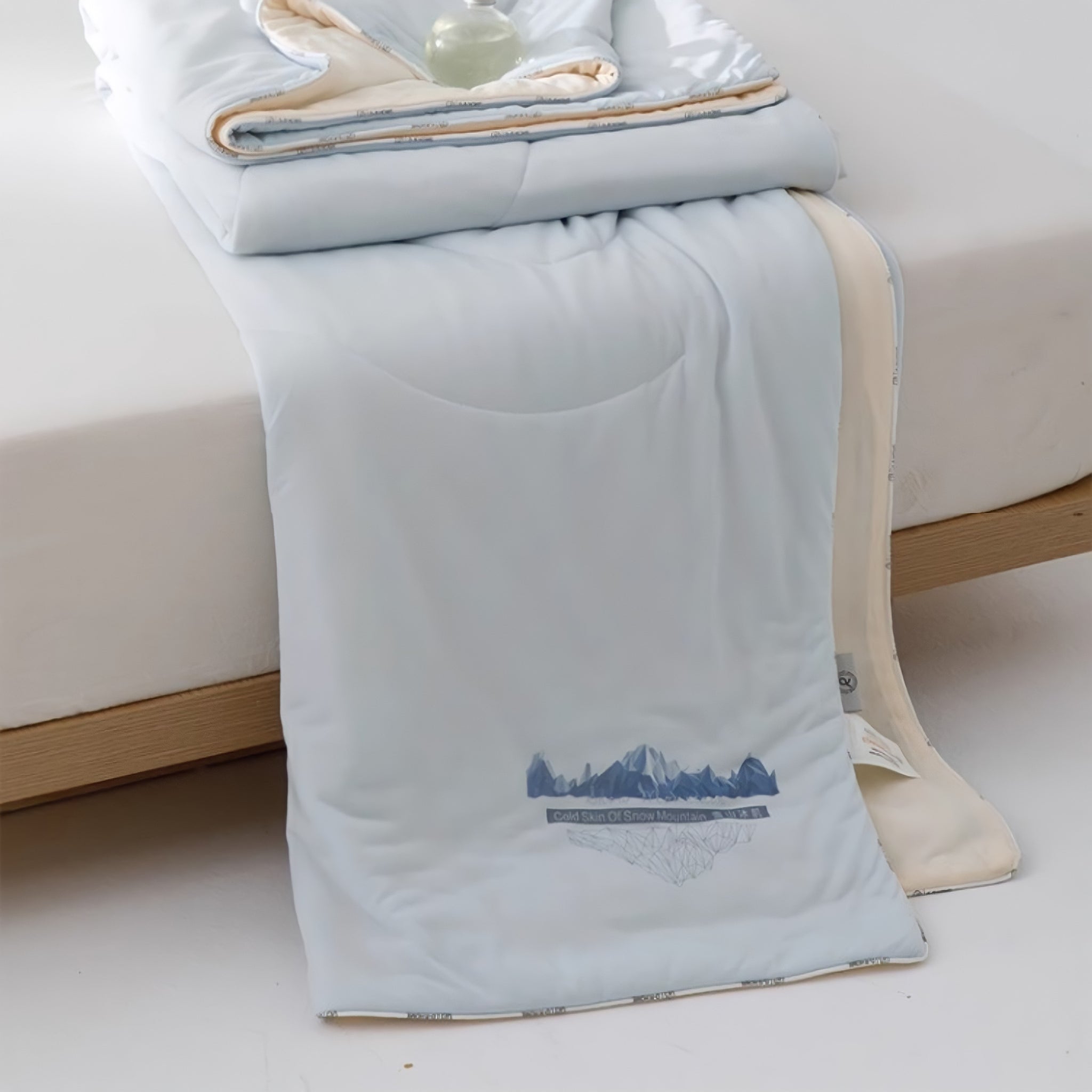 Snow Mountain Mugwort Fiber Mix Cooling Blanket Blue