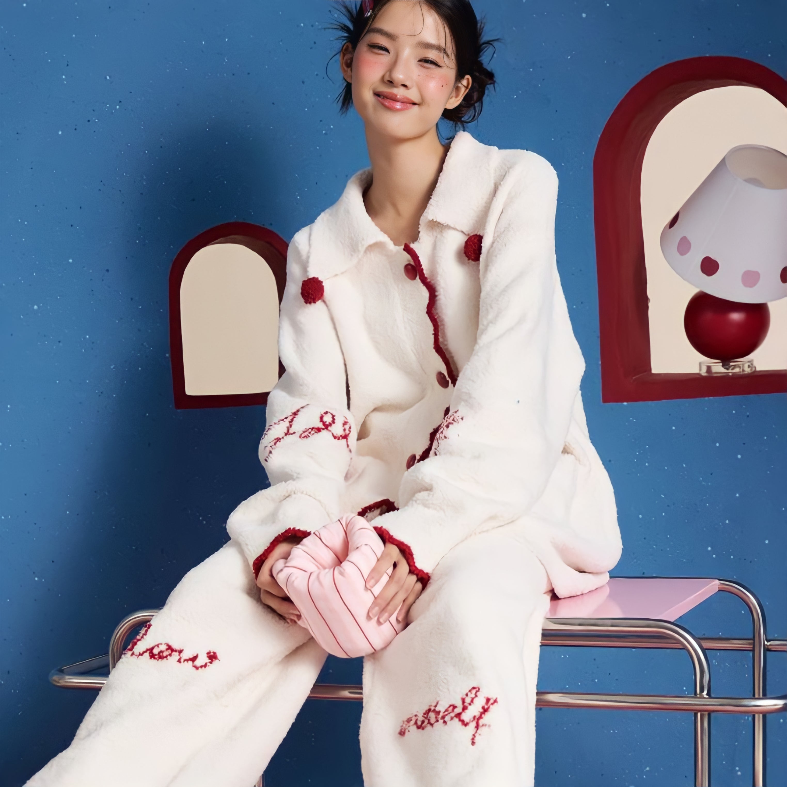 ふわふわフリースレッドパイピングルームウェア