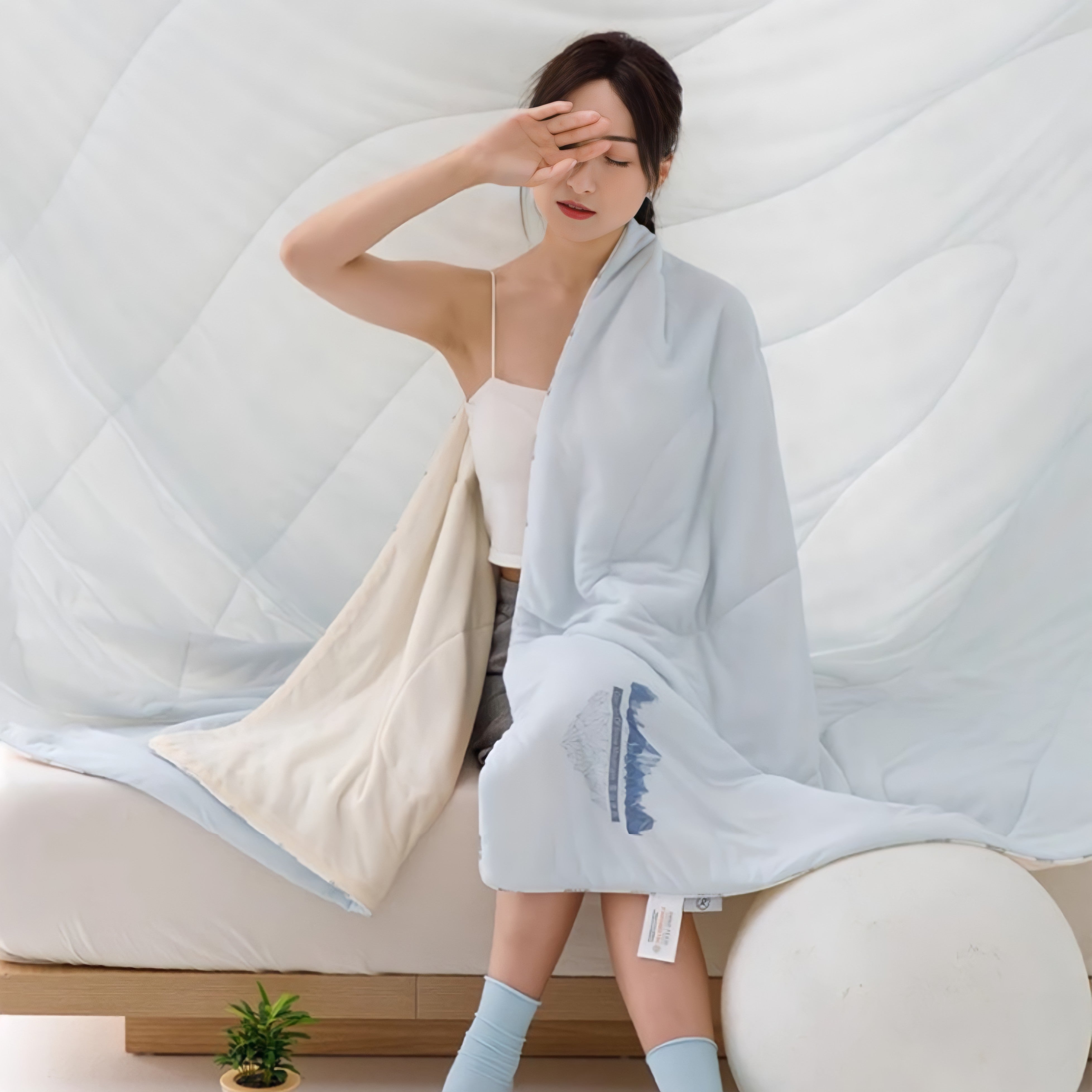 Snow Mountain Mugwort Fiber Mix Cooling Blanket Blue