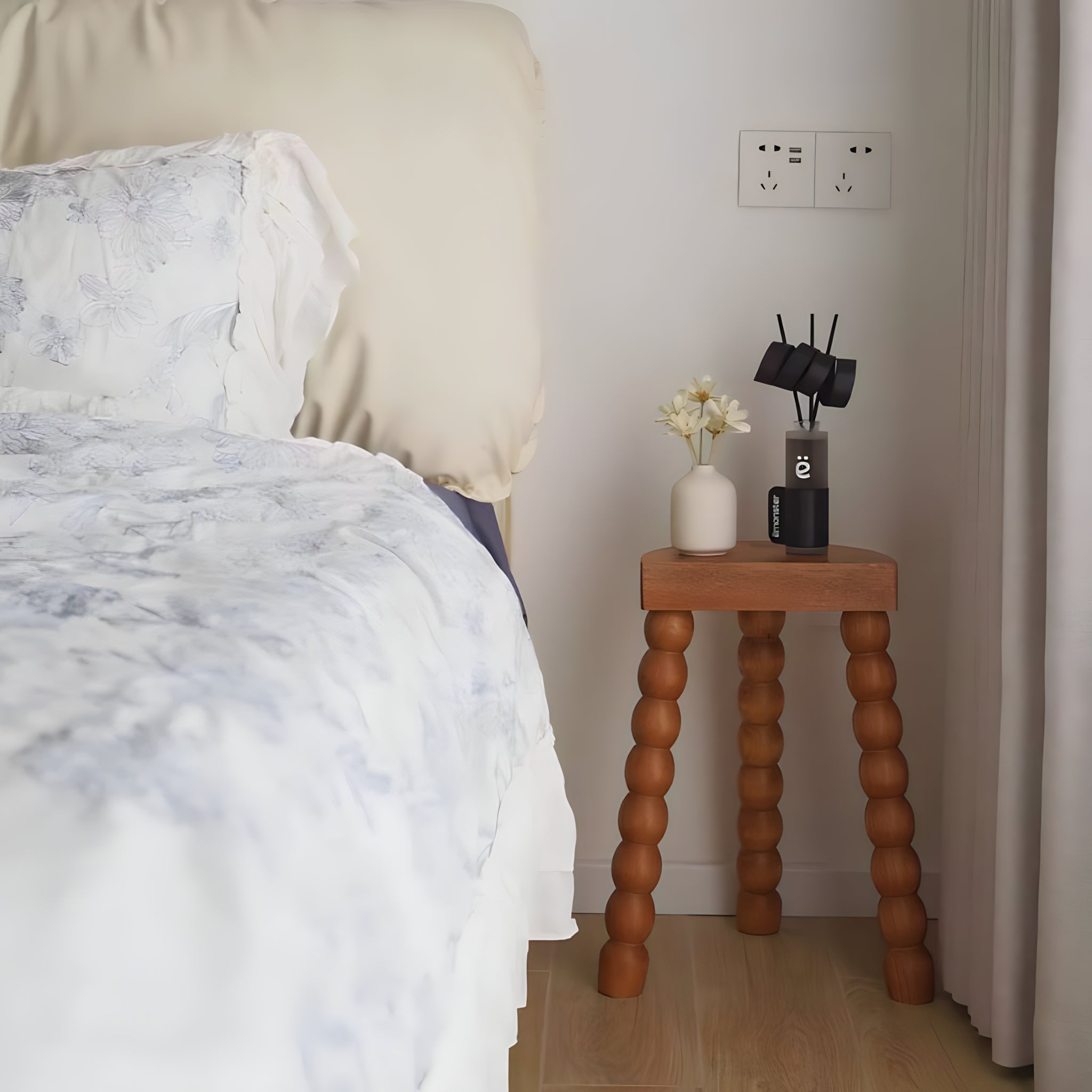 バブルレッグハーフムーンミニテーブル