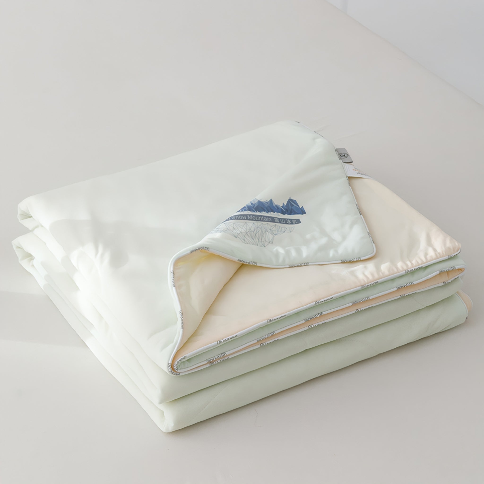Snow Mountain Mugwort Fiber Mix Cooling Blanket Blue