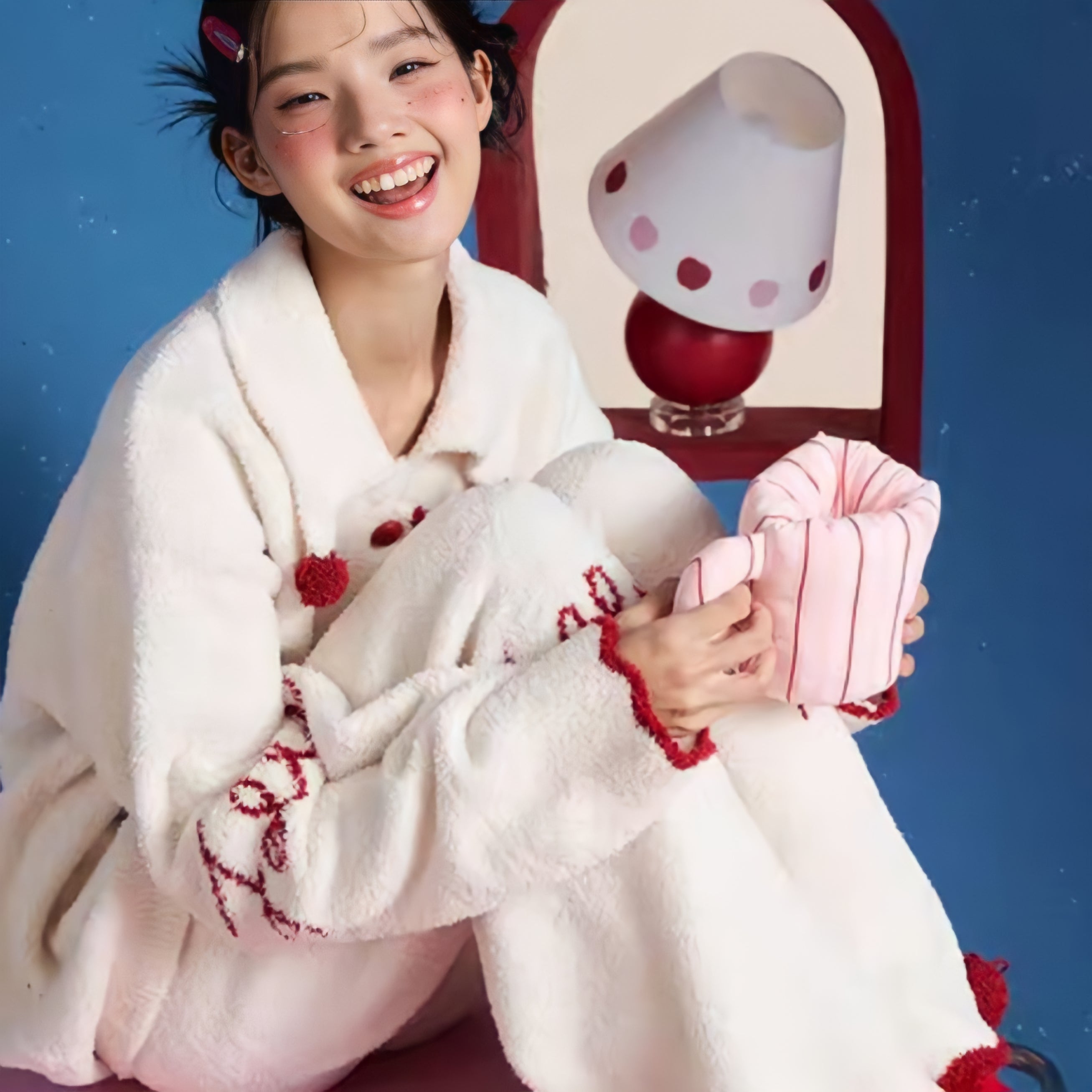 ふわふわフリースレッドパイピングルームウェア