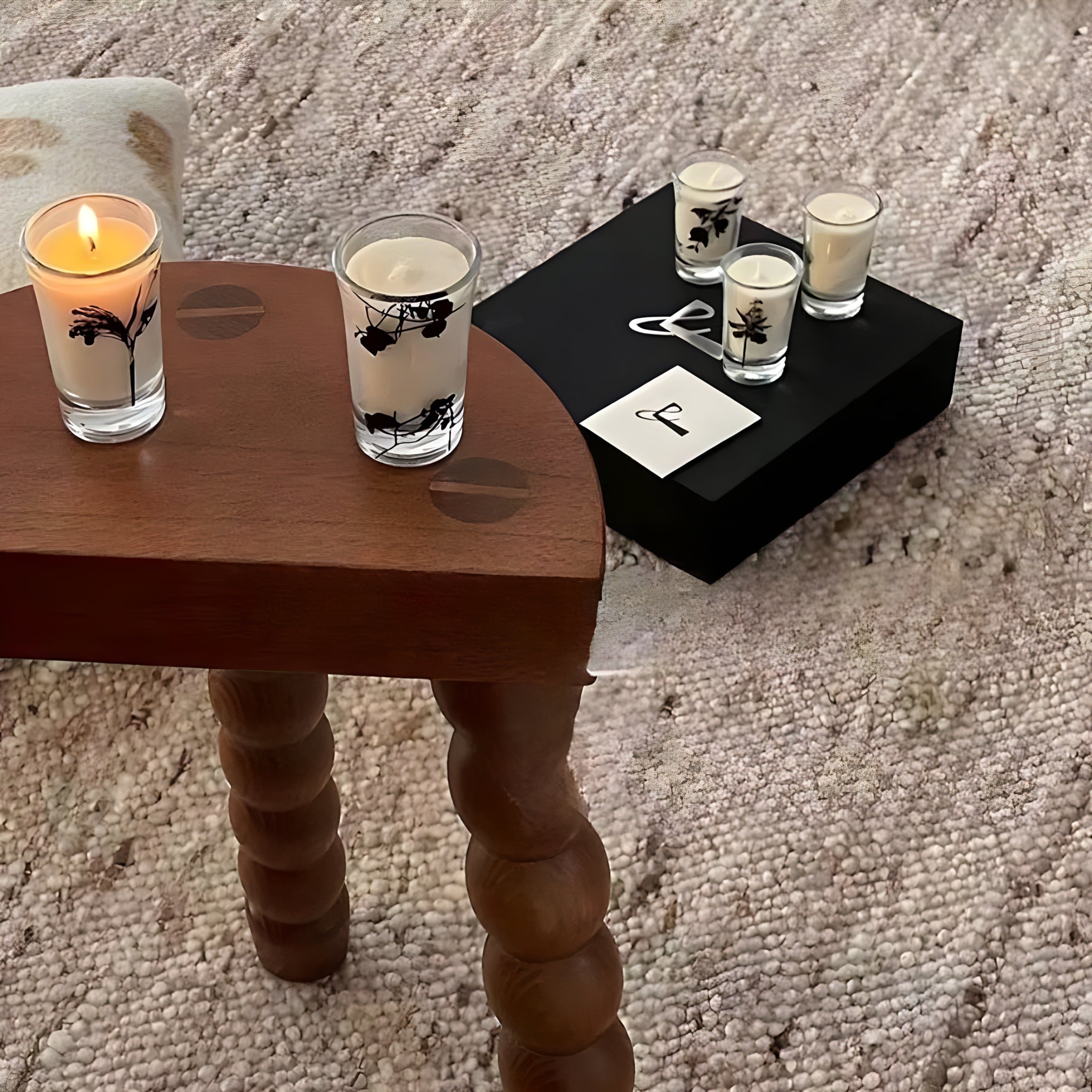 バブルレッグハーフムーンミニテーブル