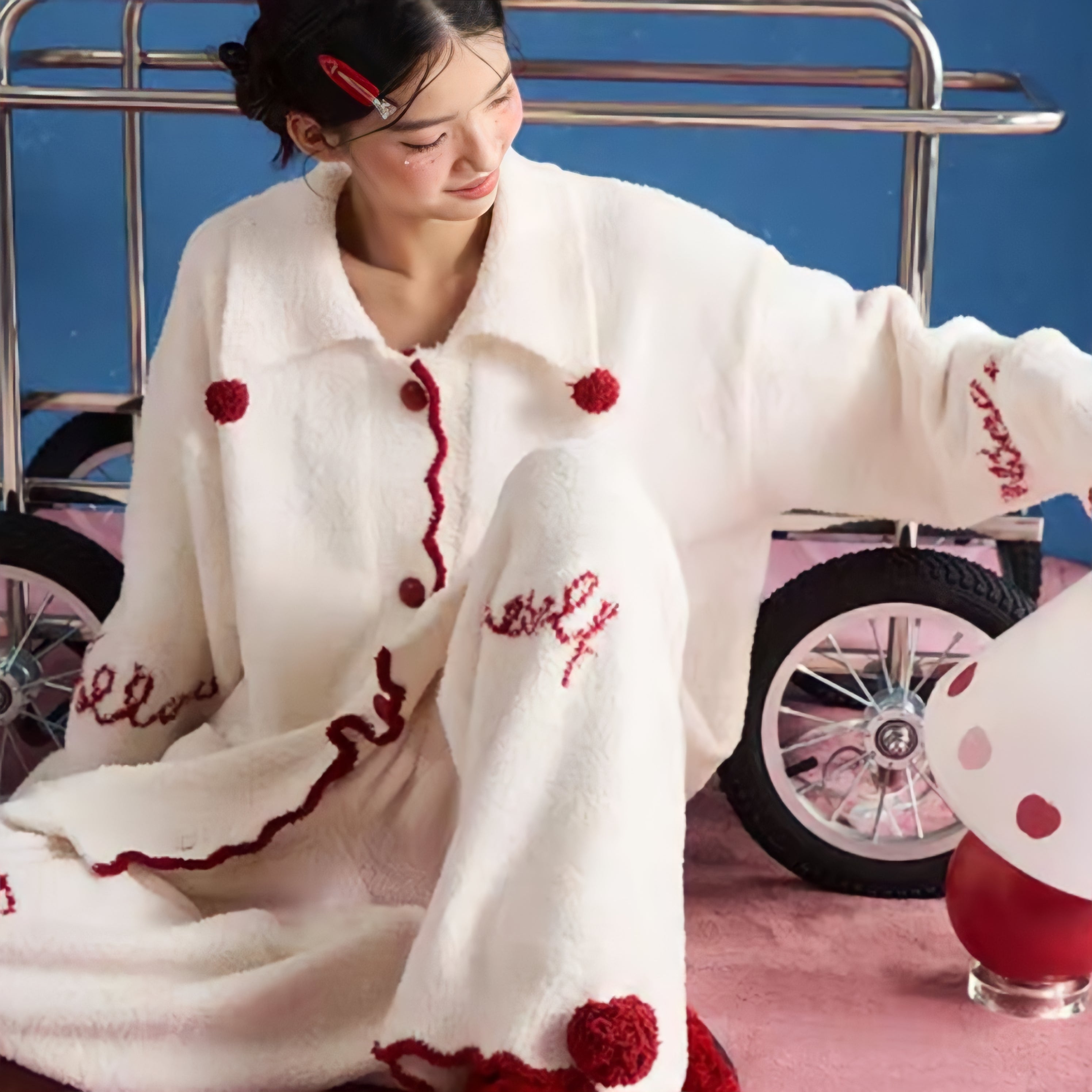 ふわふわフリースレッドパイピングルームウェア