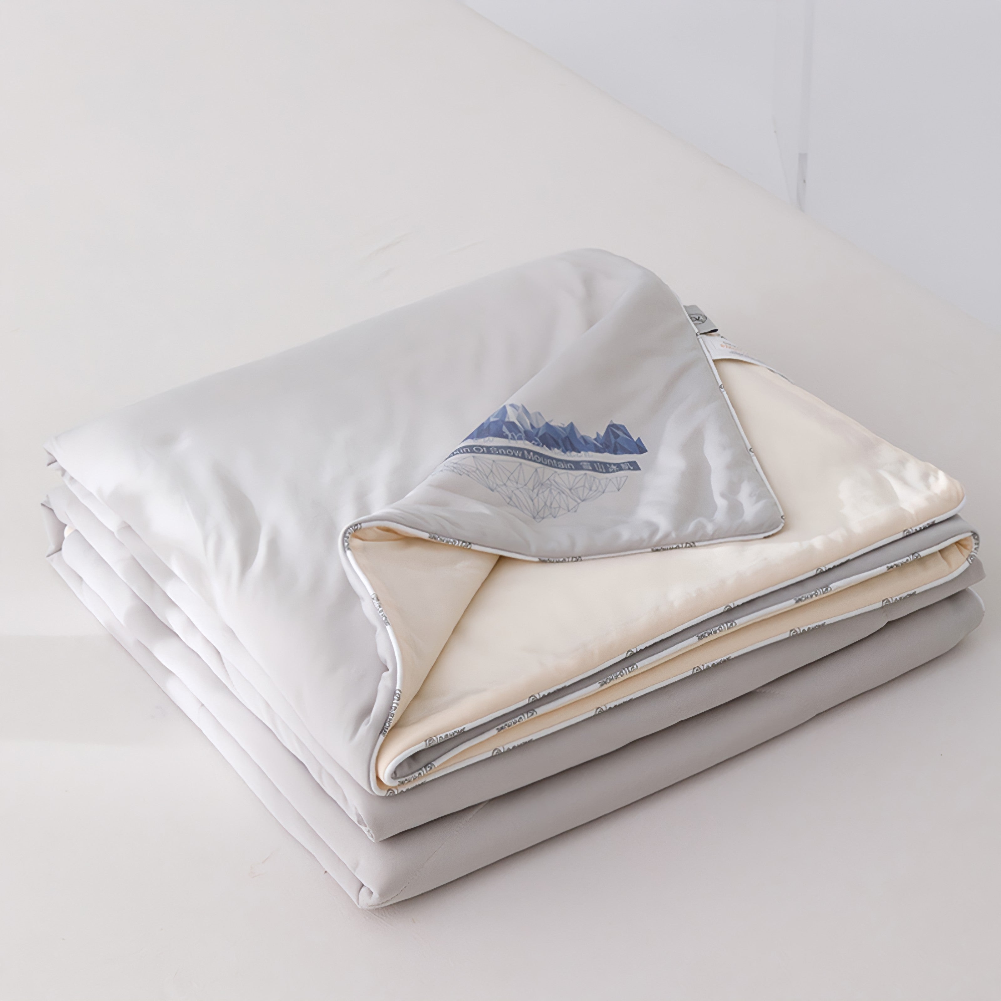 Snow Mountain Mugwort Fiber Mix Cooling Blanket Blue
