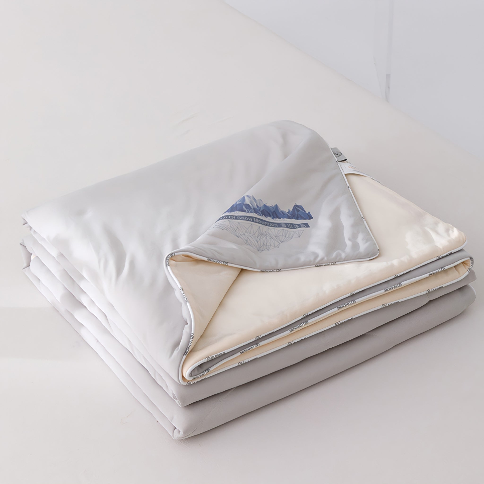 Snow Mountain Mugwort Fiber Mix Cooling Blanket Blue