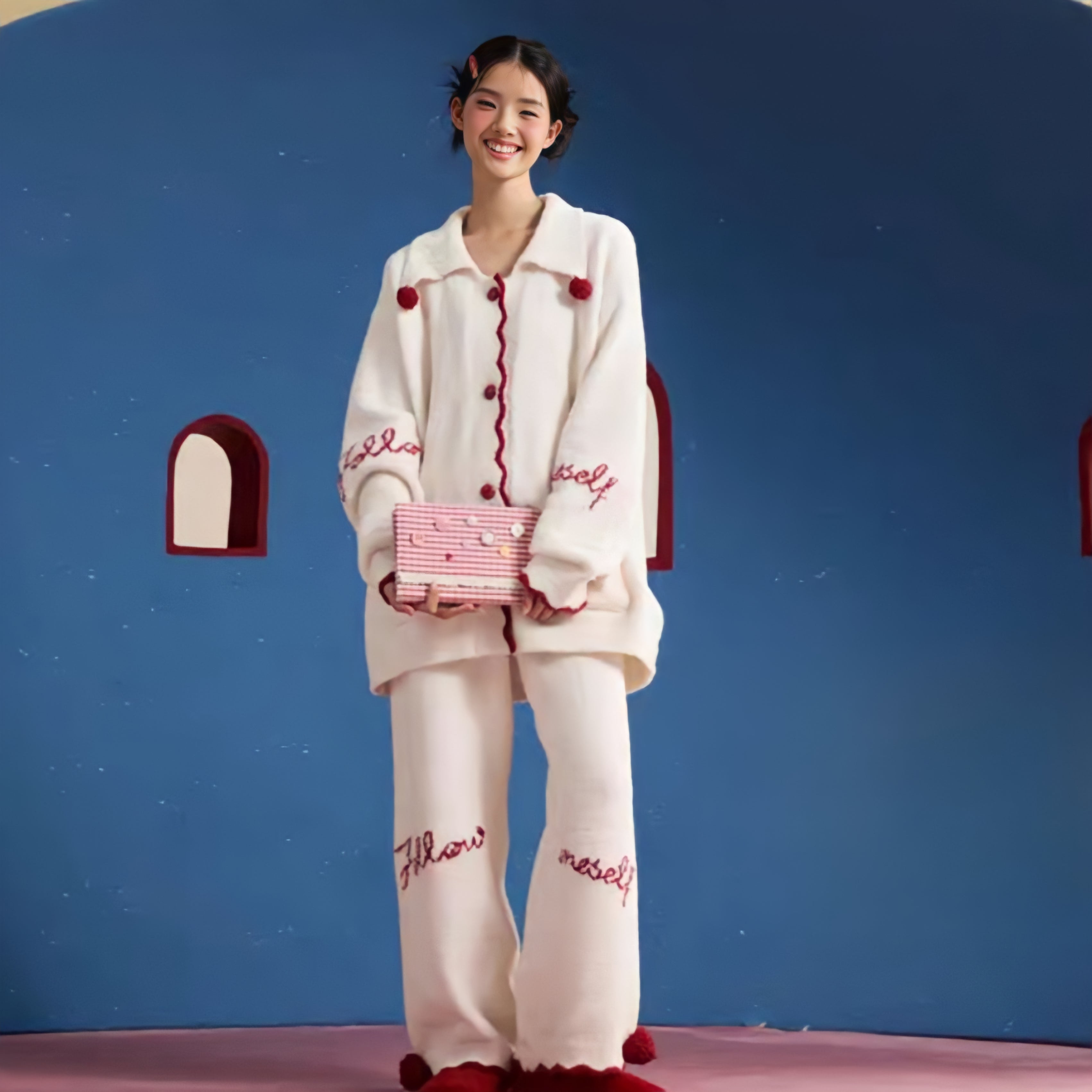 ふわふわフリースレッドパイピングルームウェア