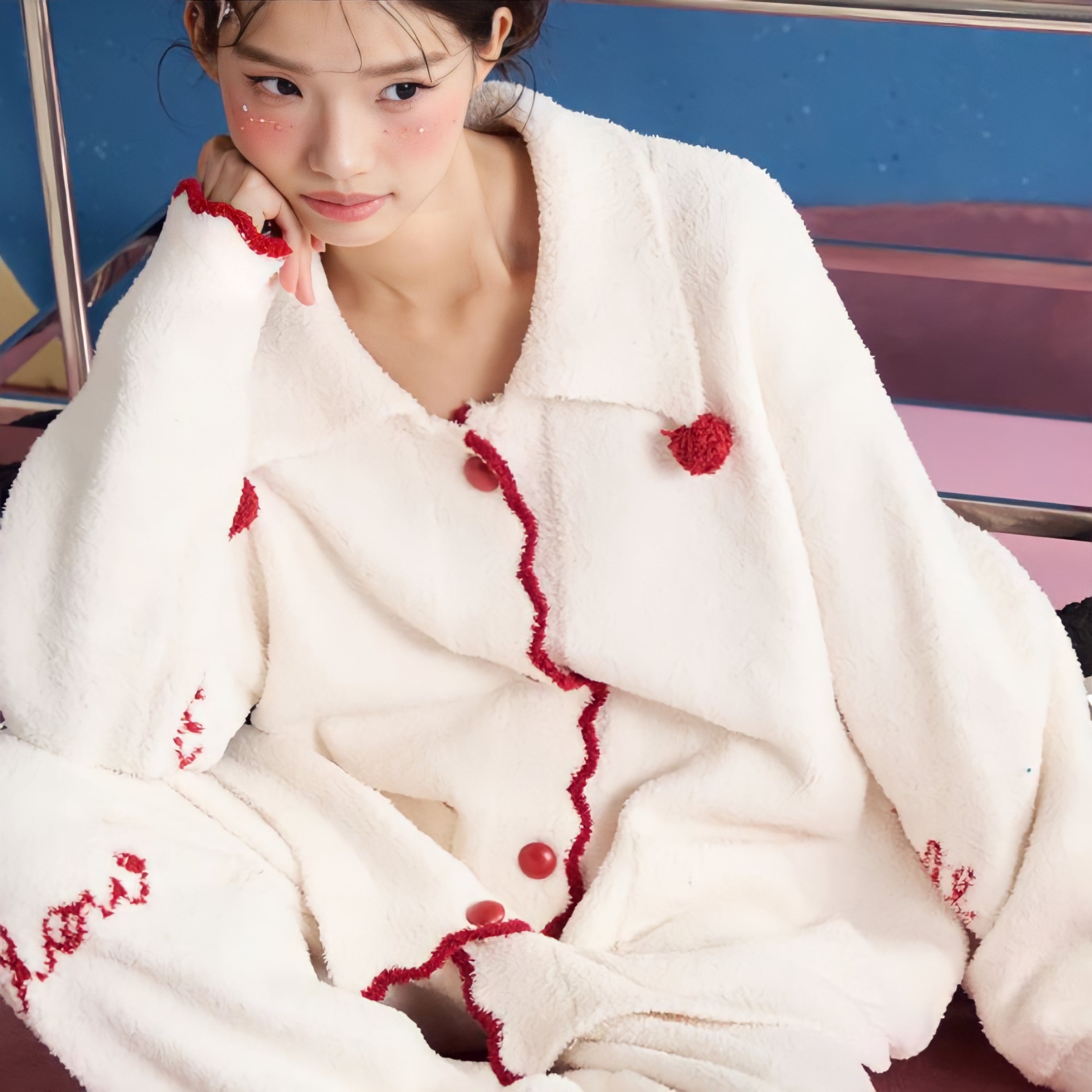 ふわふわフリースレッドパイピングルームウェア