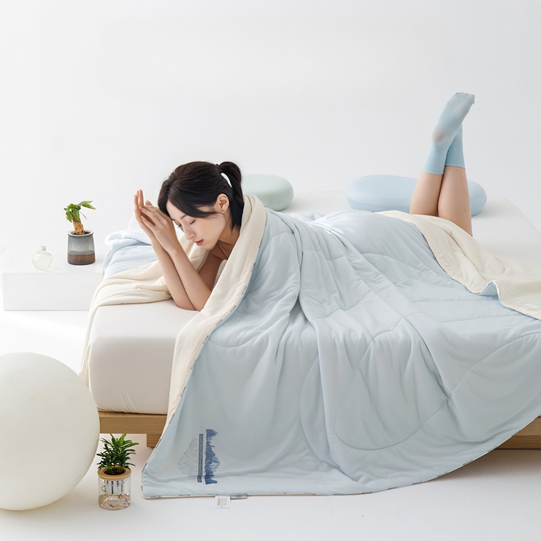 Snow Mountain Mugwort Fiber Mix Cooling Blanket Blue
