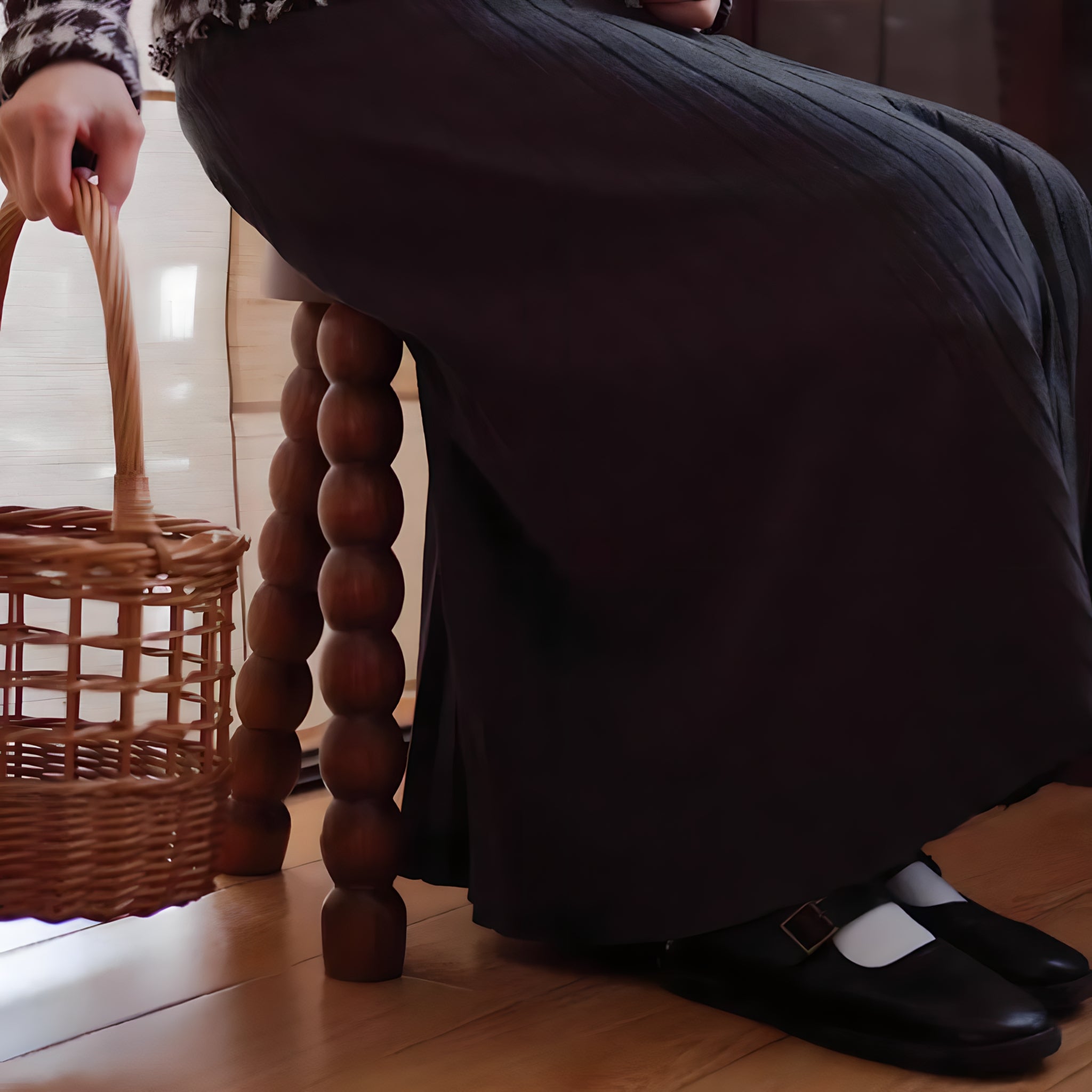 バブルレッグハーフムーンミニテーブル