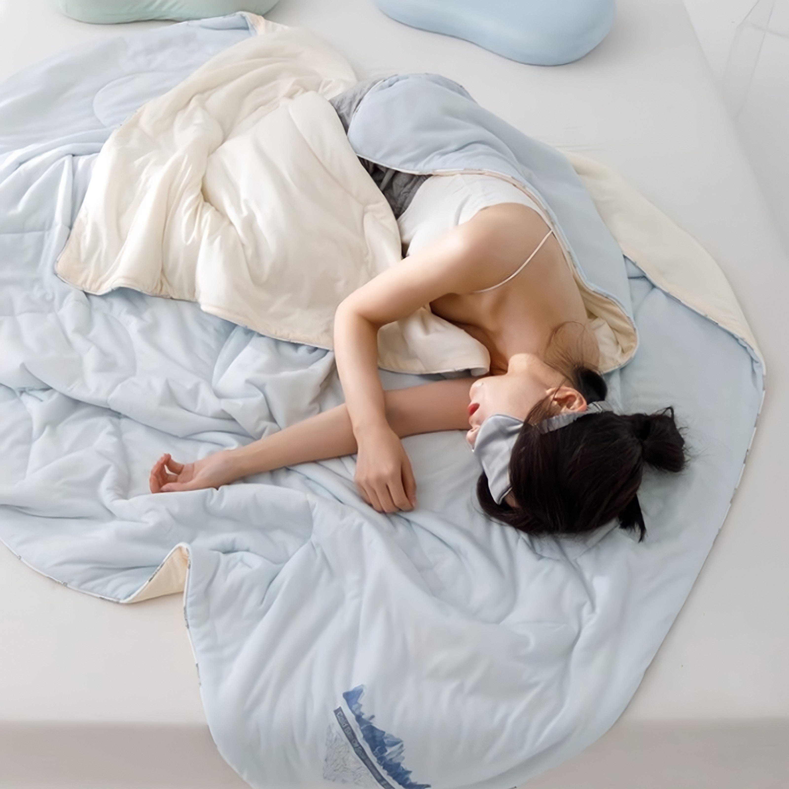 Snow Mountain Mugwort Fiber Mix Cooling Blanket Blue