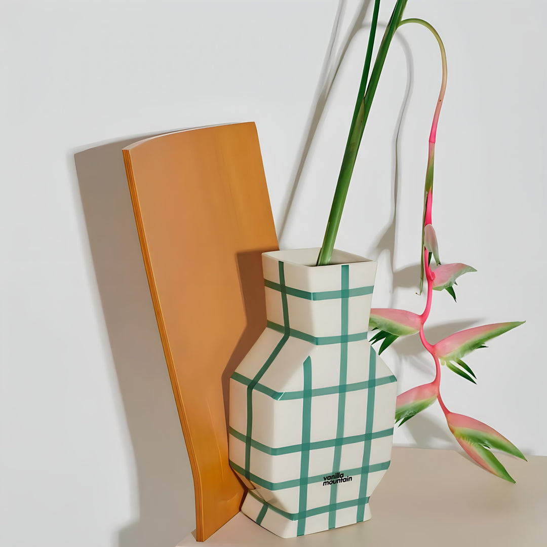 Graphic Line Flower Vase