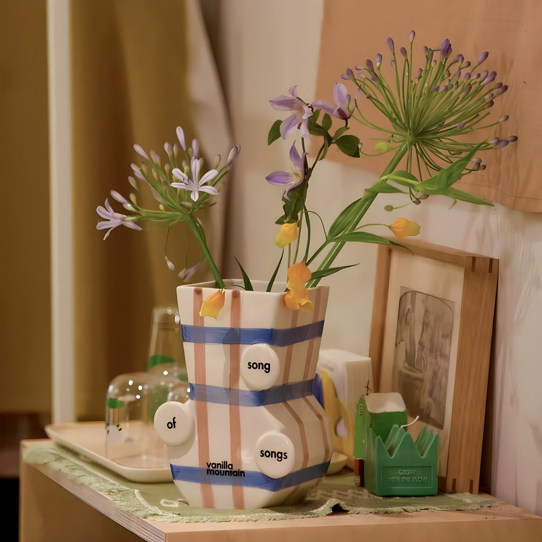 Graphic Line Flower Vase