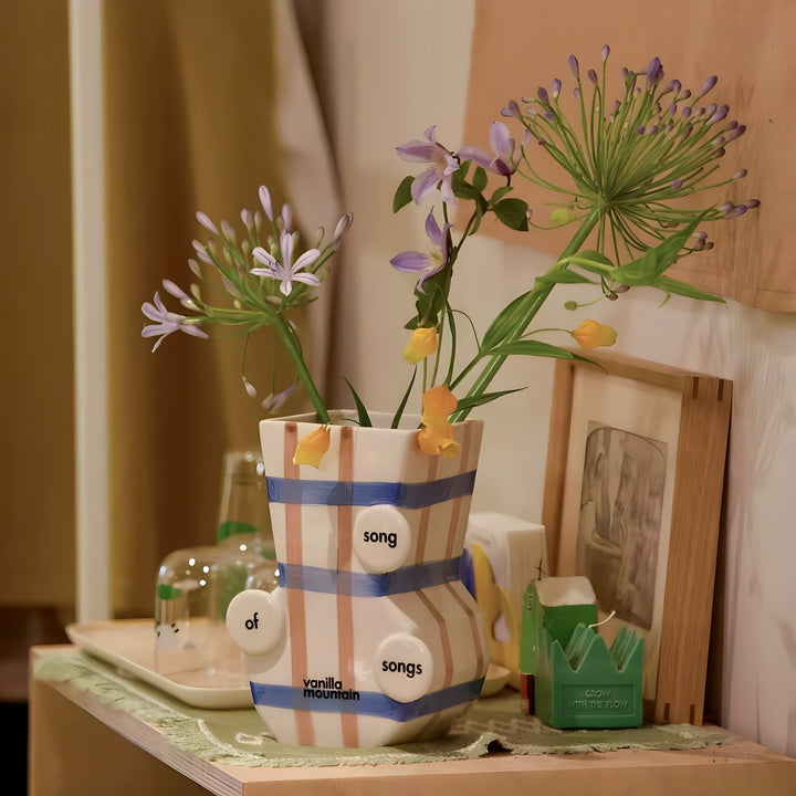 Graphic Line Flower Vase