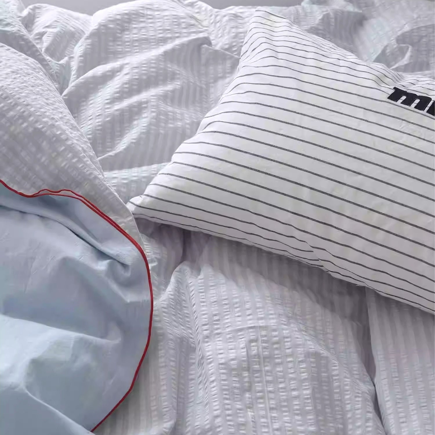 シアサッカーレッドパイピング寝具セット