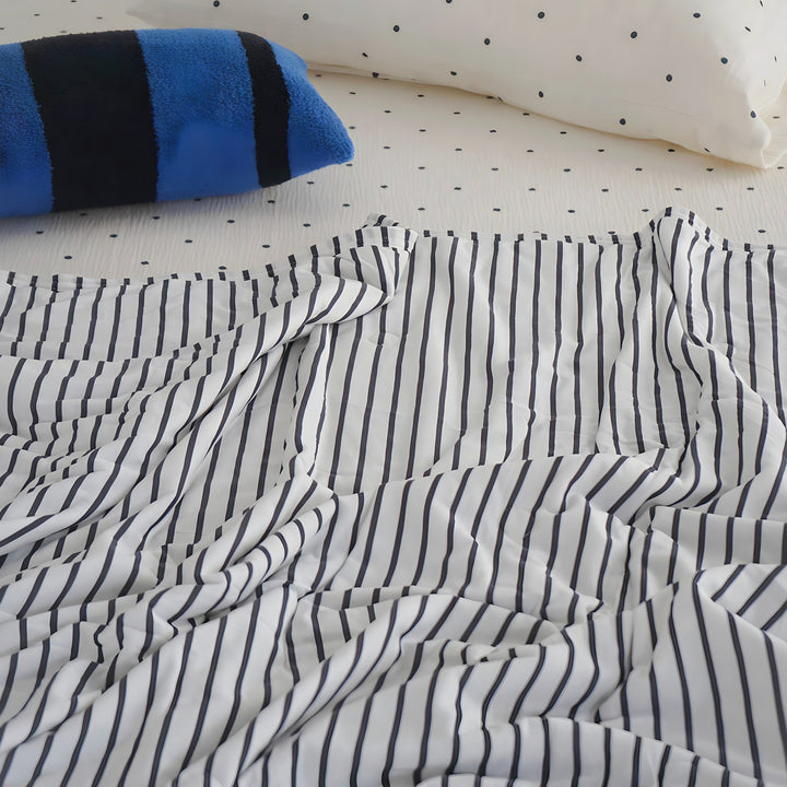 Summer Soft Stripe Quilt Black
