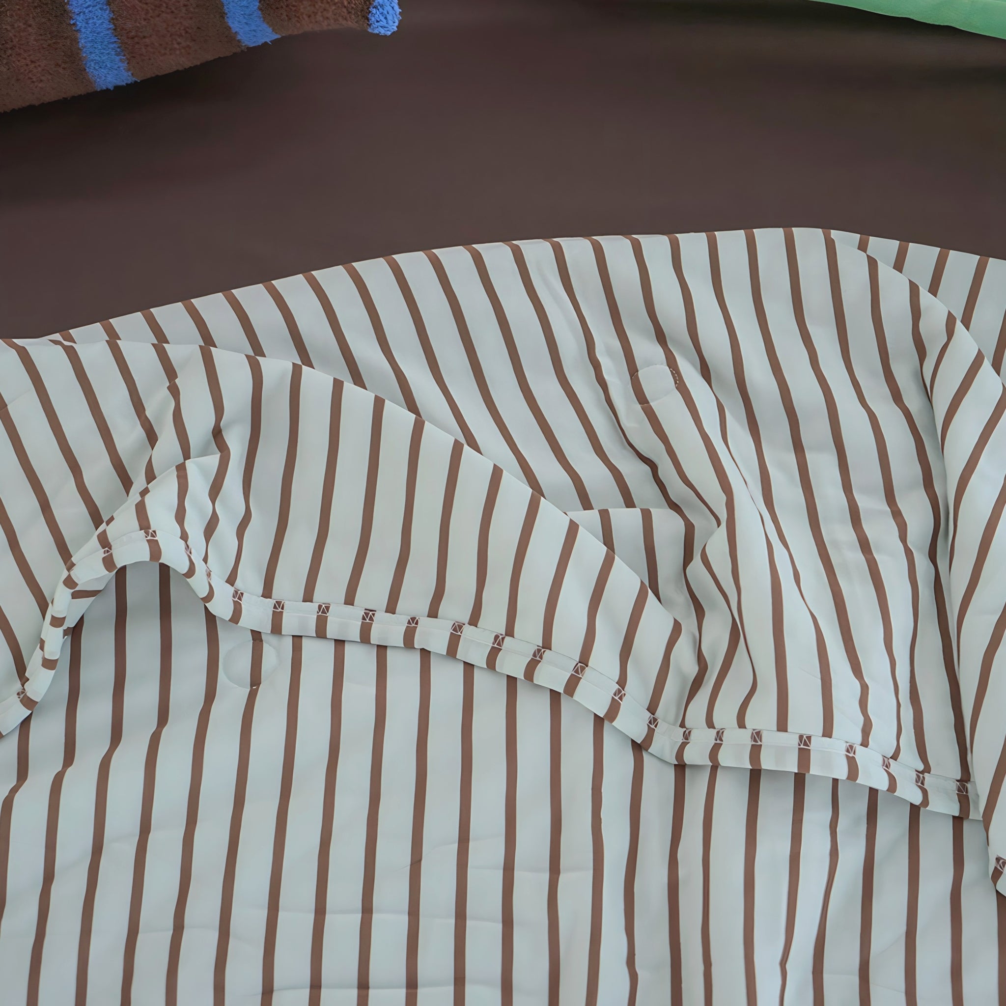 Summer Soft Stripe Quilt Brown