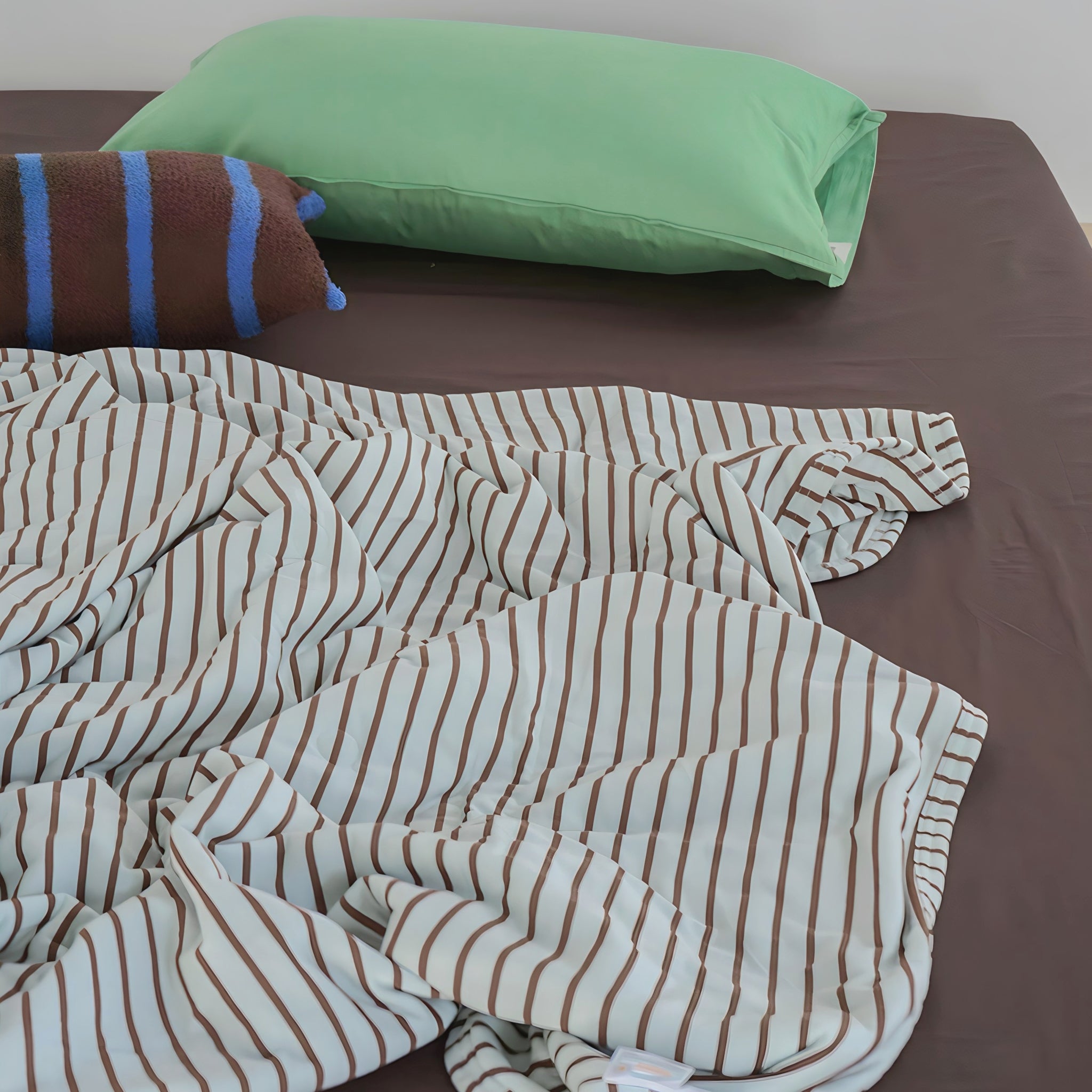 Summer Soft Stripe Quilt Brown