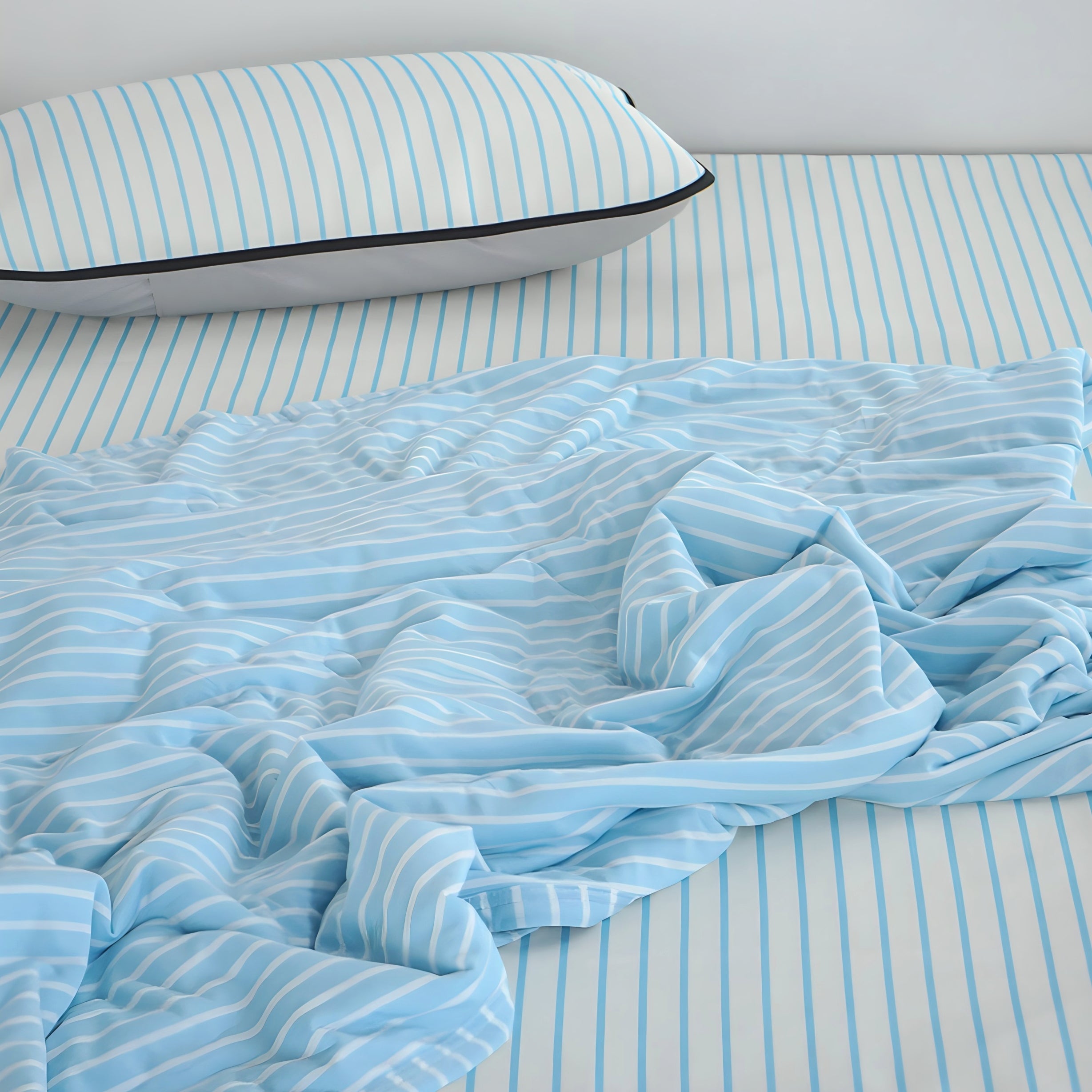 Summer Soft Stripe Quilt, Blue