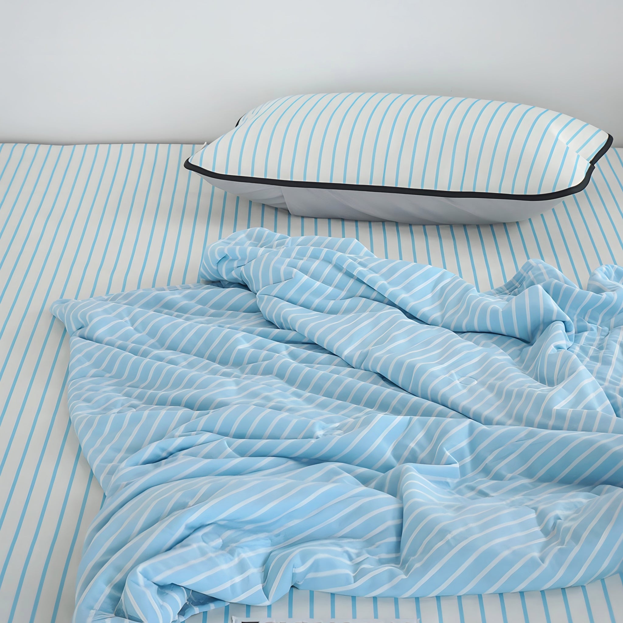 Summer Soft Stripe Quilt, Blue