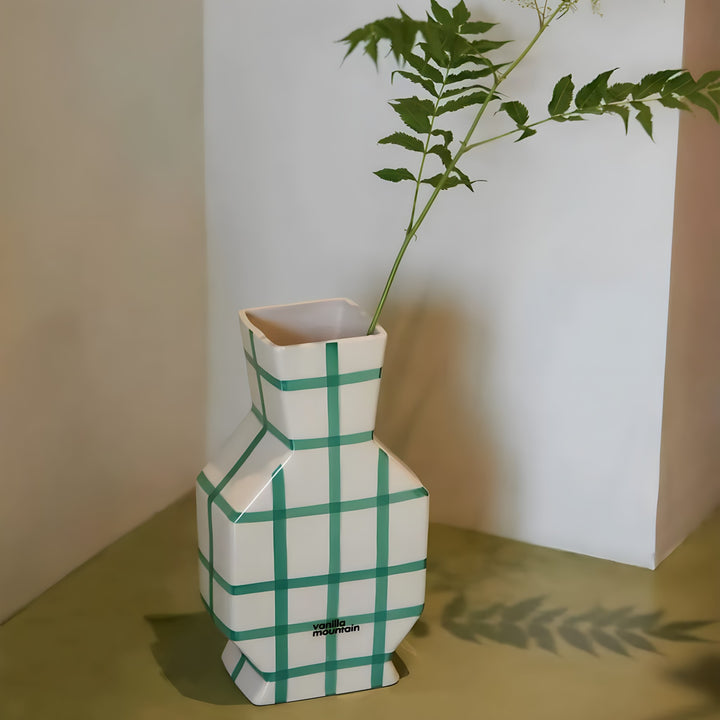 Graphic Line Flower Vase